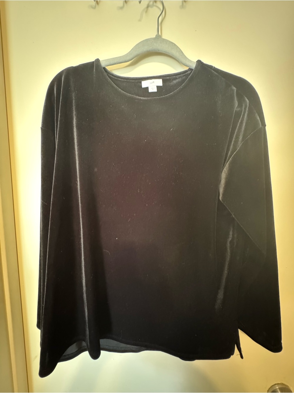 J-Jill Black Velvet Boxy Fit Dripped Shoulders Chic Top. Classic. Evening
